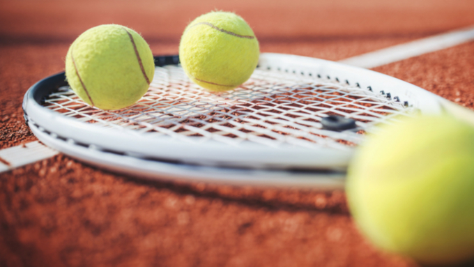 Почему теннис называют "королевской игрой" и где ему можно научиться в Барнауле